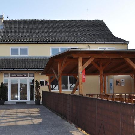 Sport Hotel Ostrov Trenčín Kültér fotó