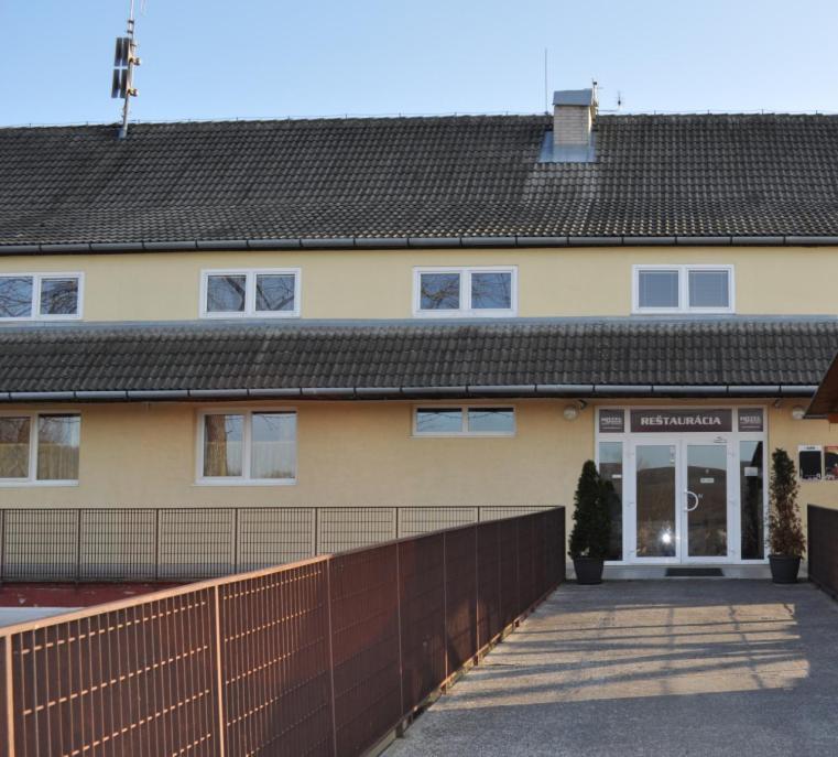 Sport Hotel Ostrov Trenčín Kültér fotó